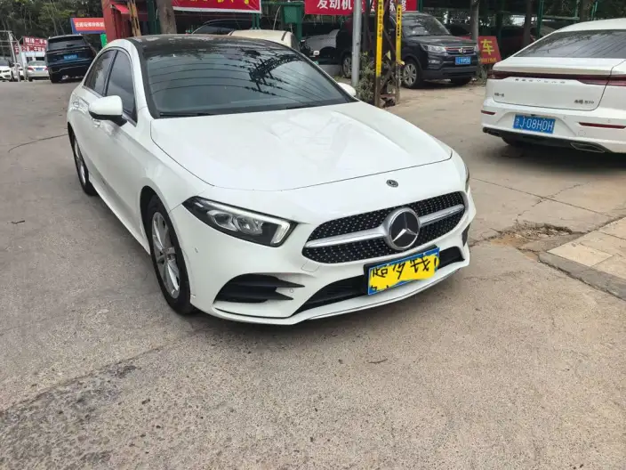 Mercedes-Benz A-class 2020 Model A 200 L Sports sedan – фото 3