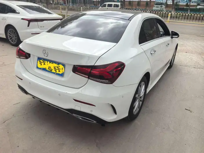 Mercedes-Benz A-class 2020 Model A 200 L Sports sedan – фото 6