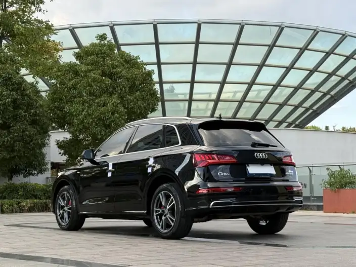 Audi Q5L 2020 Model 40 TFSI Rong Xiang Fashion Model – фото 5