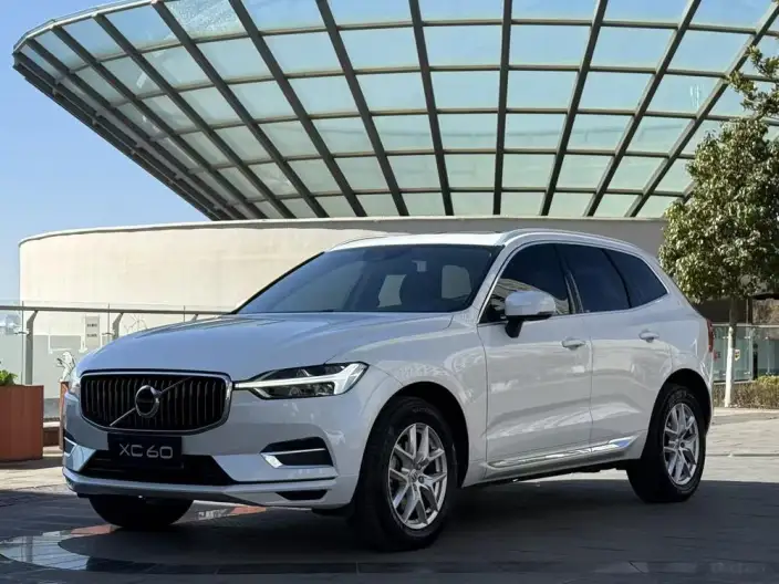 Volvo XC60 2021 Model T5 4WD Smart Range Deluxe Edition – фото 1