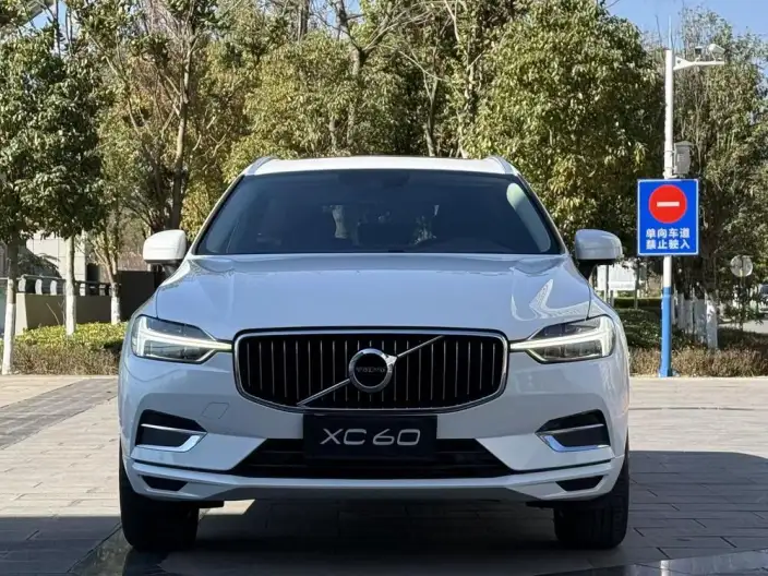 Volvo XC60 2021 Model T5 4WD Smart Range Deluxe Edition – фото 2