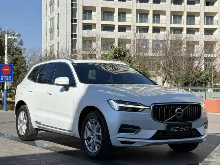 Volvo XC60 2021 Model T5 4WD Smart Range Deluxe Edition – фото 3