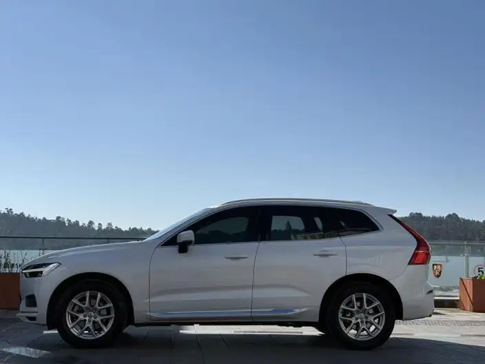 Volvo XC60 2021 Model T5 4WD Smart Range Deluxe Edition – фото 4