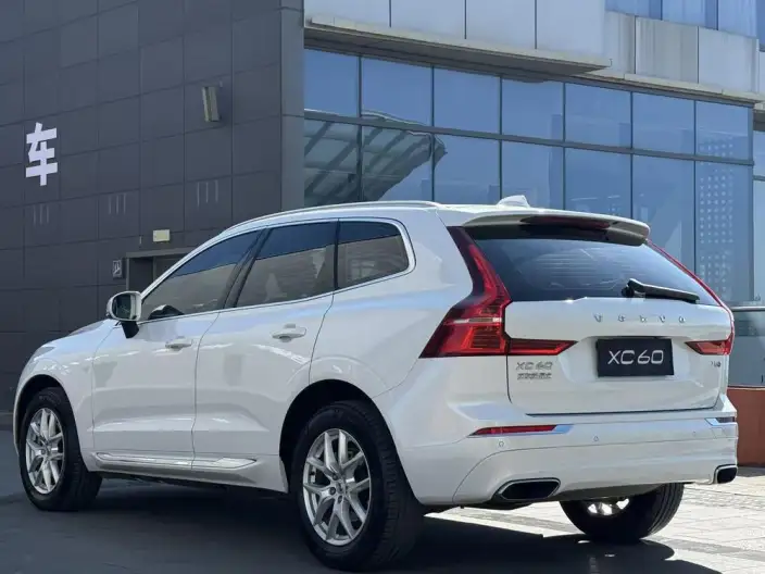 Volvo XC60 2021 Model T5 4WD Smart Range Deluxe Edition – фото 5