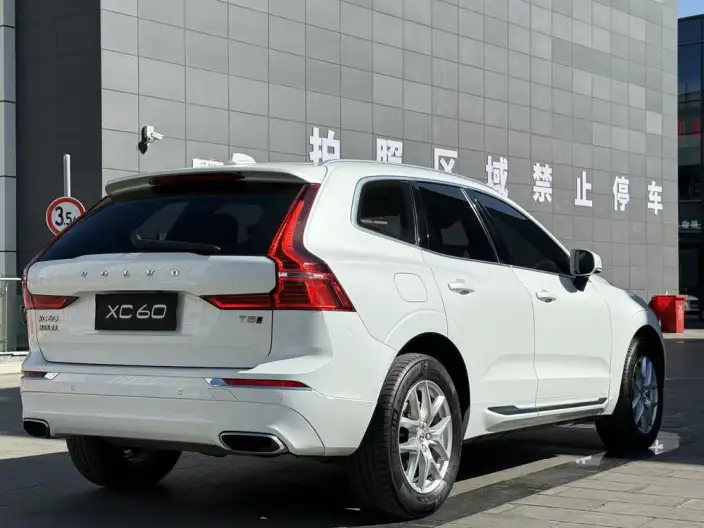 Volvo XC60 2021 Model T5 4WD Smart Range Deluxe Edition – фото 7
