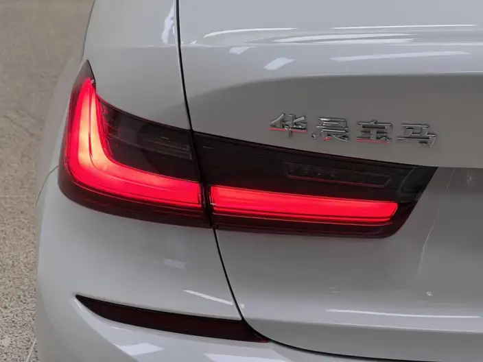 BMW 3 Series 2021 Model 325i M Sports Set – фото 10