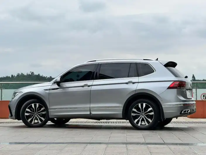 Volkswagen Tiguan L 2022 Model 330TSI Automatic 2WD R-Line Enjoy the version more – фото 4