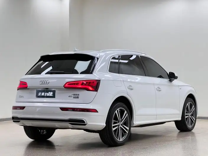 Audi Q5L 2020 Model 40 TFSI Rong Xiang Fashion Model – фото 7