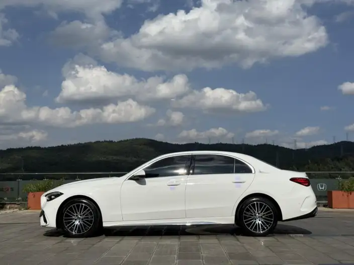 Mercedes-Benz C-Class 2024 Model C 200 L Sports Edition – фото 4