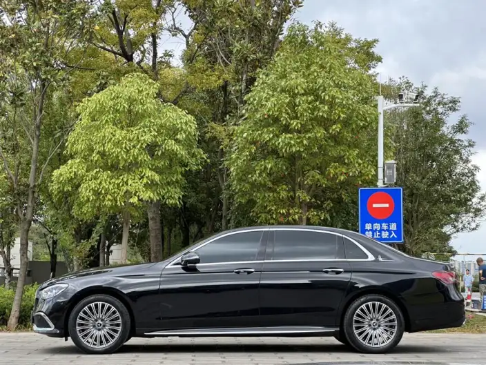 Mercedes-Benz E-Class 2022 Model E 300 L Luxury Model sedan – фото 4