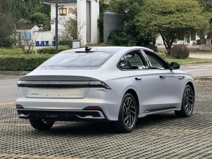 Lincoln Z 2022 Model Facelift i Cool Zunya Edition – фото 7