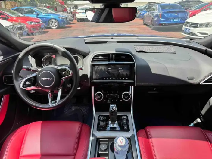 Jaguar XE L 2021 Model 2.0T 200PS R-DYNAMIC Youth Sports Edition – фото 7