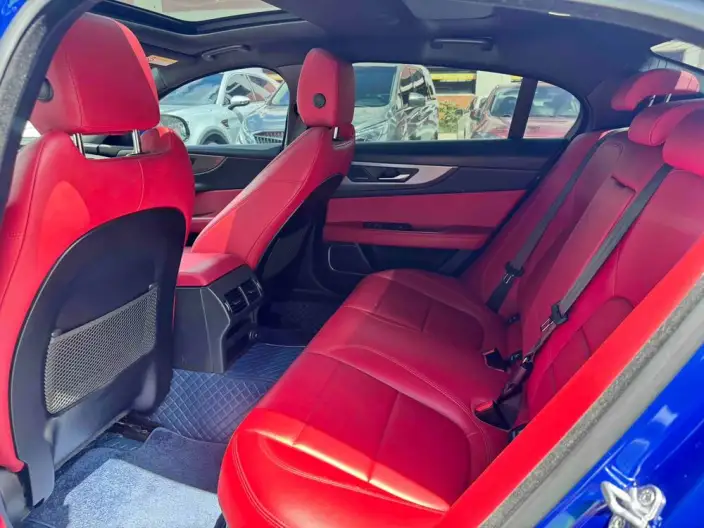 Jaguar XE L 2021 Model 2.0T 200PS R-DYNAMIC Youth Sports Edition – фото 9