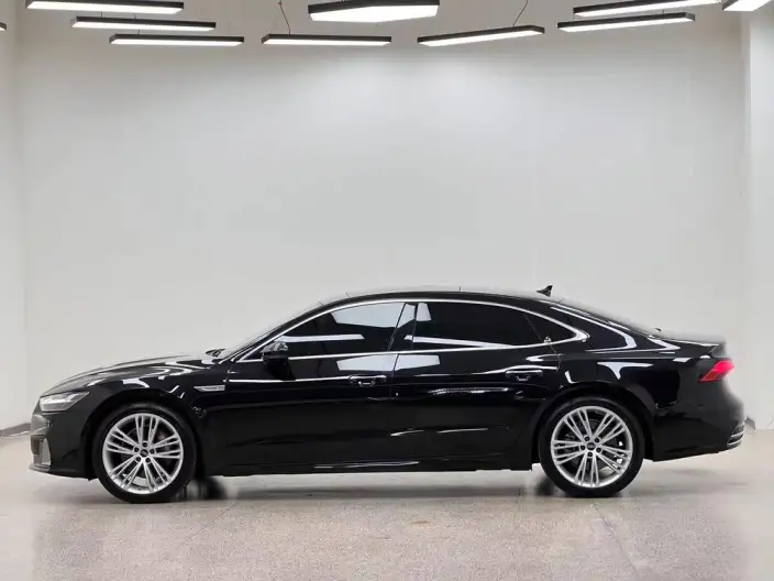 Audi A7 L 2024 Model 45 TFSI quattro Luxury Model – фото 4
