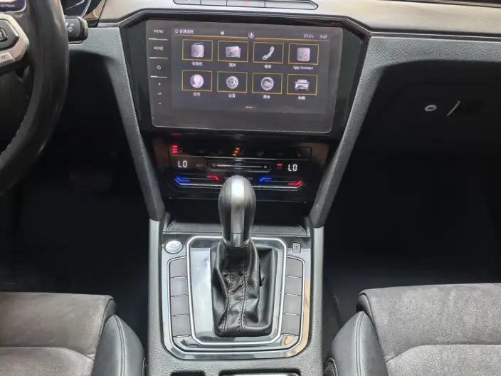 Volkswagen Magotan 2020 Model 330TSI DSG Luxury Model – фото 9