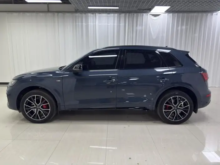 Audi Q5L 2025 Model quattro 45th Anniversary Collector Edition Edition 45TFSI Luxury Dynamic Model – фото 4