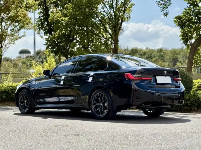 BMW 3 Series 2025 Model 330i M Sports Night Set – фото 5