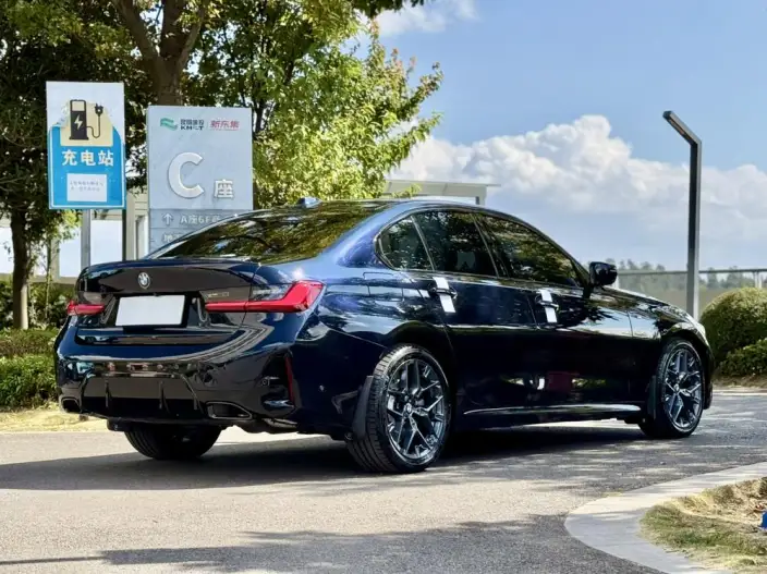BMW 3 Series 2025 Model 330i M Sports Night Set – фото 7