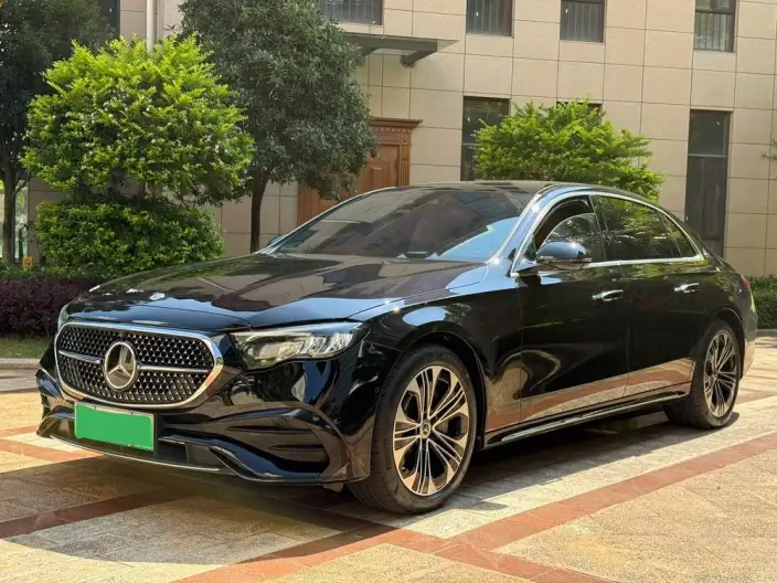 Mercedes-Benz E-Class PHEV 2024 Model E 350 e L Sports sedan – фото 1