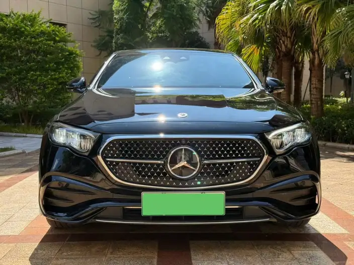 Mercedes-Benz E-Class PHEV 2024 Model E 350 e L Sports sedan – фото 2