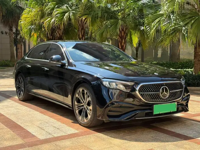 Mercedes-Benz E-Class PHEV 2024 Model E 350 e L Sports sedan – фото 3