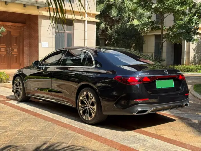 Mercedes-Benz E-Class PHEV 2024 Model E 350 e L Sports sedan – фото 5