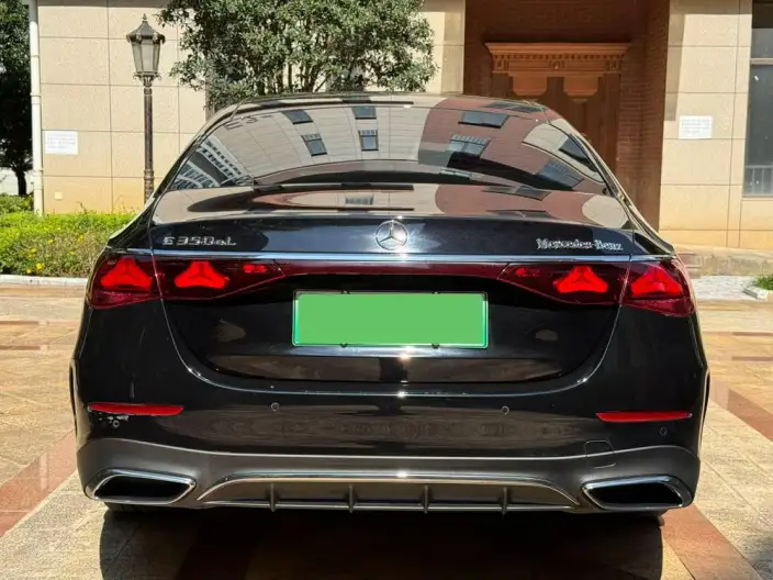 Mercedes-Benz E-Class PHEV 2024 Model E 350 e L Sports sedan – фото 6