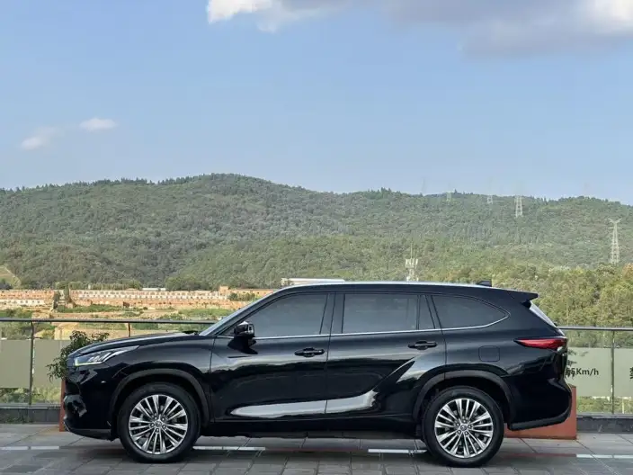 Toyota Highlander 2022 Model 380T 4WD Premium Edition 7 seat – фото 4
