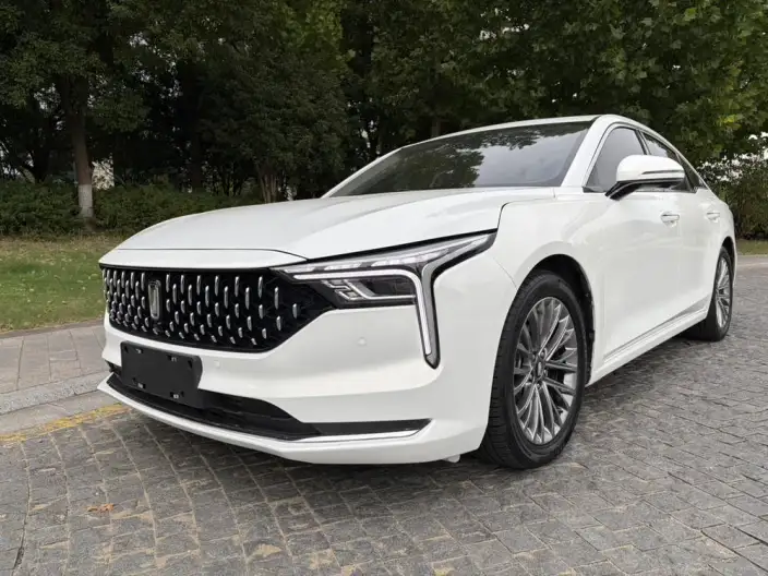 BESTUNE B70 2023 Model Third generation 1.5T Automatic Enjoy Edition Model 70th Anniversary Memorial Edition – фото 1