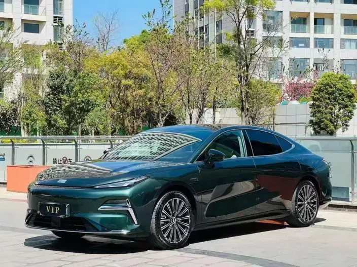 Geely Galaxy E8 PHEV 2025 Model 130km EM-i Ultimate Edition – фото 1