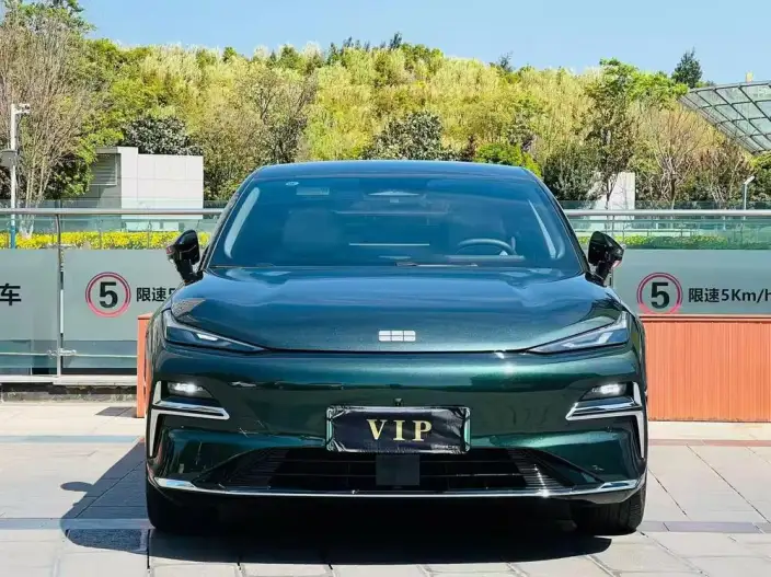 Geely Galaxy E8 PHEV 2025 Model 130km EM-i Ultimate Edition – фото 2