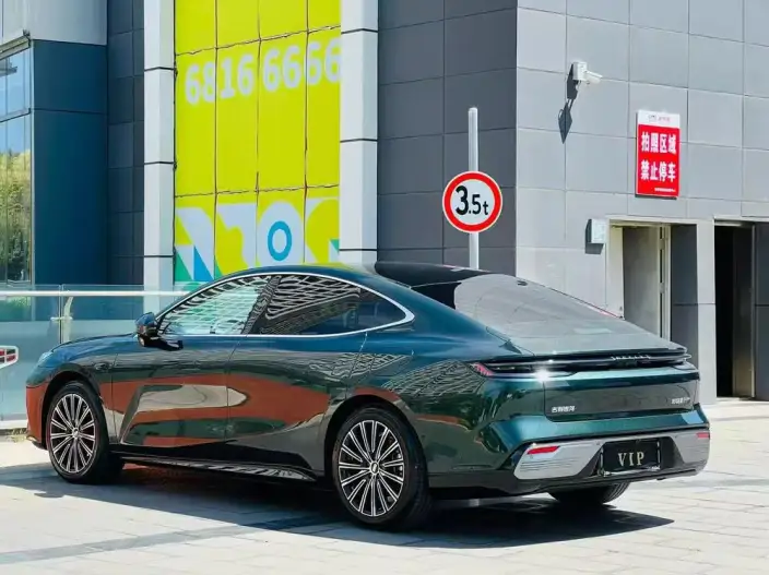 Geely Galaxy E8 PHEV 2025 Model 130km EM-i Ultimate Edition – фото 5