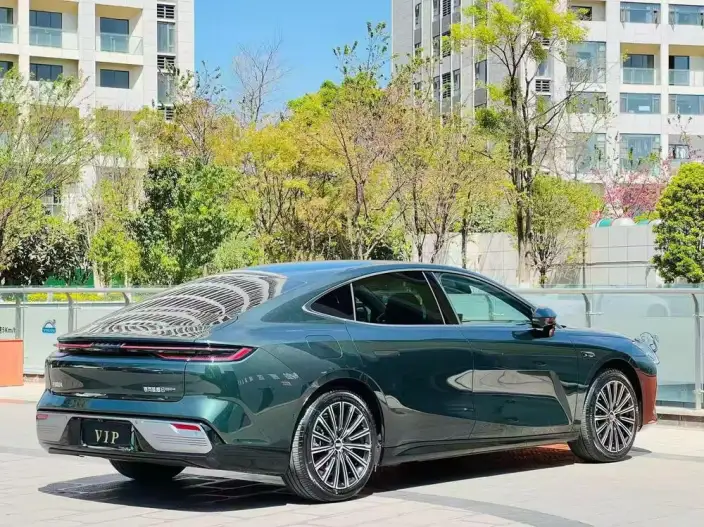 Geely Galaxy E8 PHEV 2025 Model 130km EM-i Ultimate Edition – фото 6