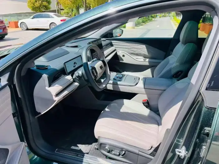 Geely Galaxy E8 PHEV 2025 Model 130km EM-i Ultimate Edition – фото 9