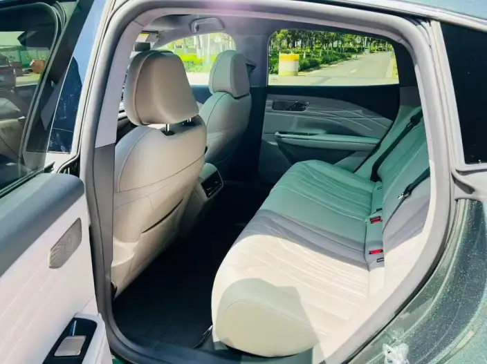 Geely Galaxy E8 PHEV 2025 Model 130km EM-i Ultimate Edition – фото 10