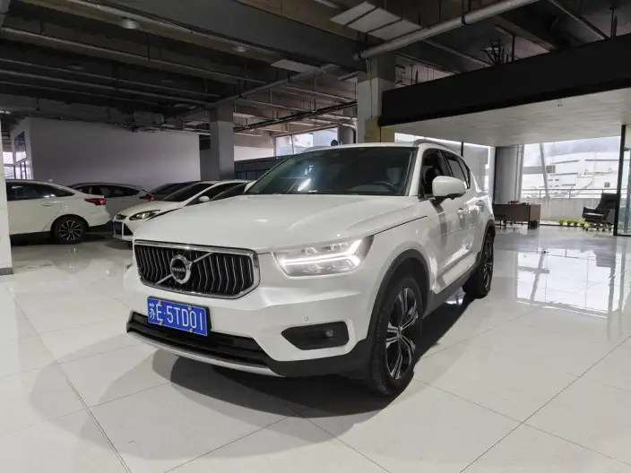 Volvo XC40 2021 Model T4 4WD Smart Range Deluxe Edition – фото 1