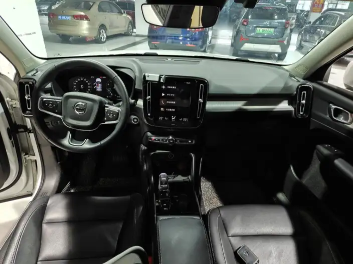 Volvo XC40 2021 Model T4 4WD Smart Range Deluxe Edition – фото 7