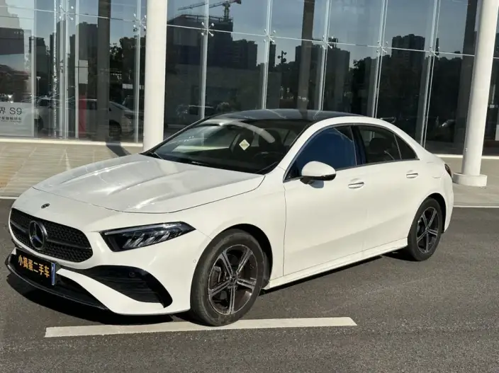 Mercedes-Benz A-class 2023 Model A 200 L Sports sedan Fashion Edition – фото 1