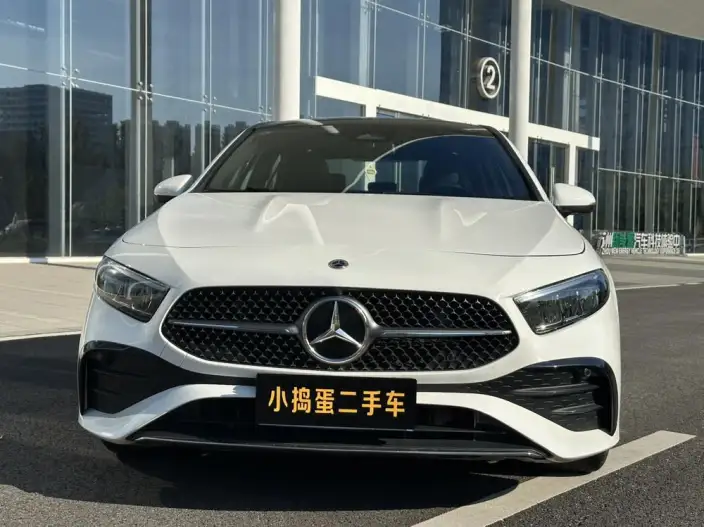 Mercedes-Benz A-class 2023 Model A 200 L Sports sedan Fashion Edition – фото 2