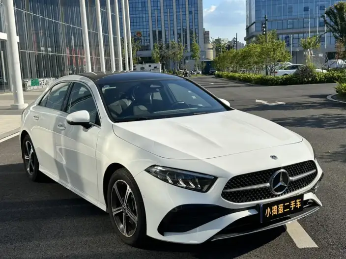 Mercedes-Benz A-class 2023 Model A 200 L Sports sedan Fashion Edition – фото 3