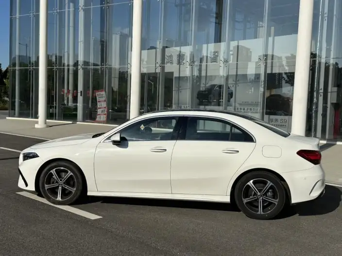 Mercedes-Benz A-class 2023 Model A 200 L Sports sedan Fashion Edition – фото 4