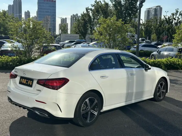 Mercedes-Benz A-class 2023 Model A 200 L Sports sedan Fashion Edition – фото 7