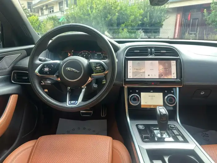 Jaguar XE L 2024 Model 2.0T 250PS R-DYNAMIC S Enterprising Sports Edition – фото 8