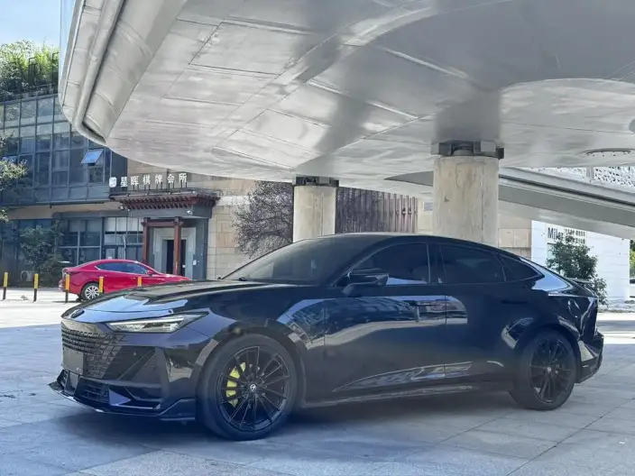 Changan UNI-V 2022 Model 1.5T Noble Model – фото 1