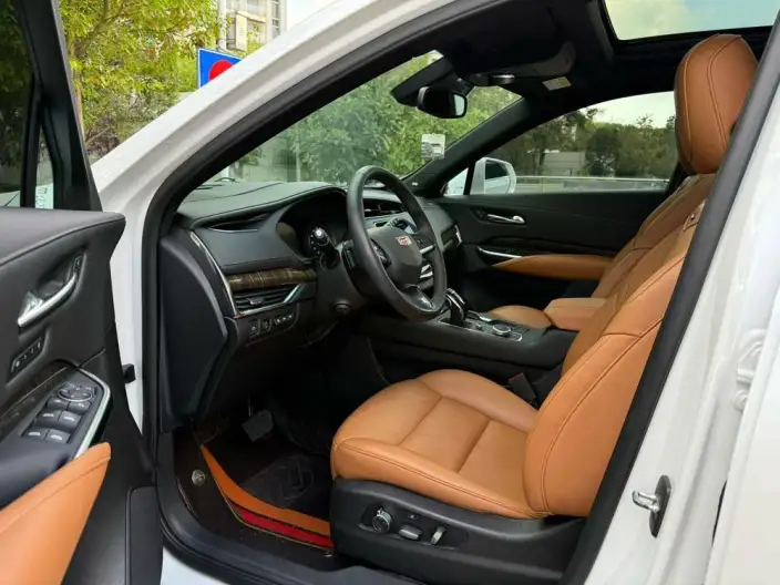 Cadillac XT4 2021 Model 28T 4WD Platinum edition – фото 8