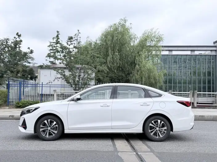 Changan Eado 2023 Model PLUS Changxiang Edition Blue whale NE 1.4T GDI DCT Noble Model – фото 4