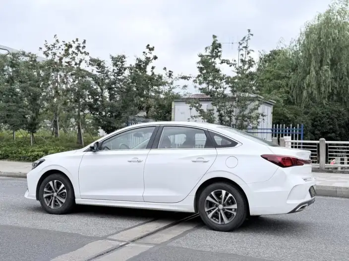 Changan Eado 2023 Model PLUS Changxiang Edition Blue whale NE 1.4T GDI DCT Noble Model – фото 5