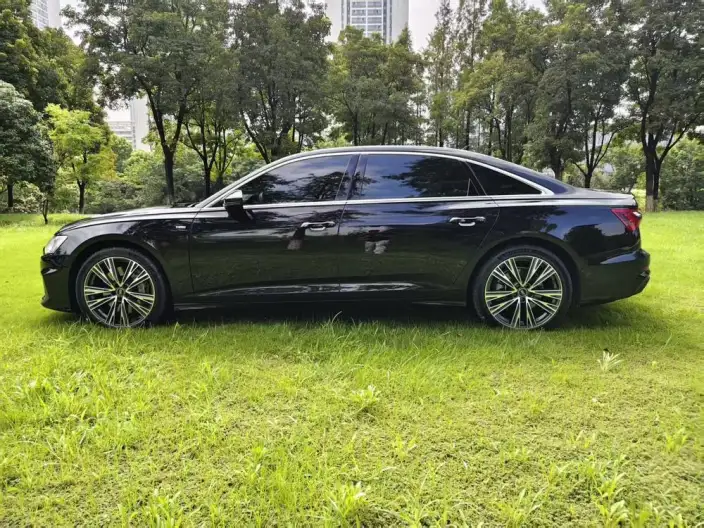 Audi A6L 2022 Model 55 TFSI quattro Exclusive Dynamic Model – фото 3
