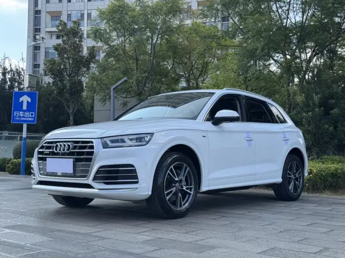 Audi Q5L 2020 Model 40 TFSI Rong Xiang Fashion Model – фото 1