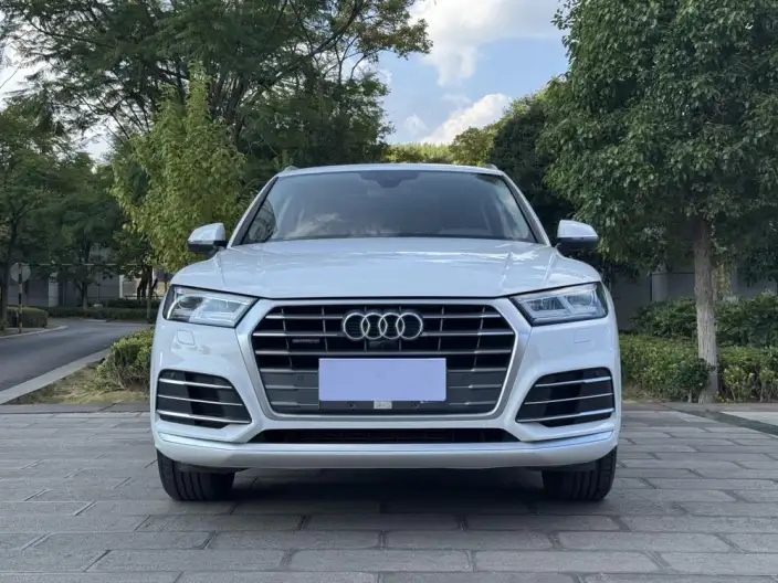 Audi Q5L 2020 Model 40 TFSI Rong Xiang Fashion Model – фото 2